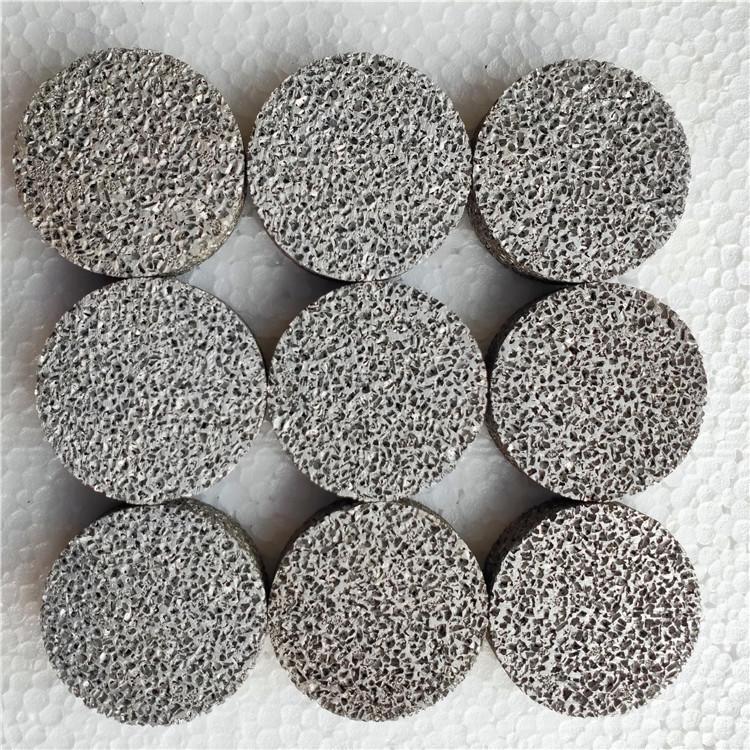 微孔泡沫鋁500x500x10mm 吸音、吸聲、消音通孔發(fā)泡鋁環(huán)保新材料 廣嘉源 GJY-AL010